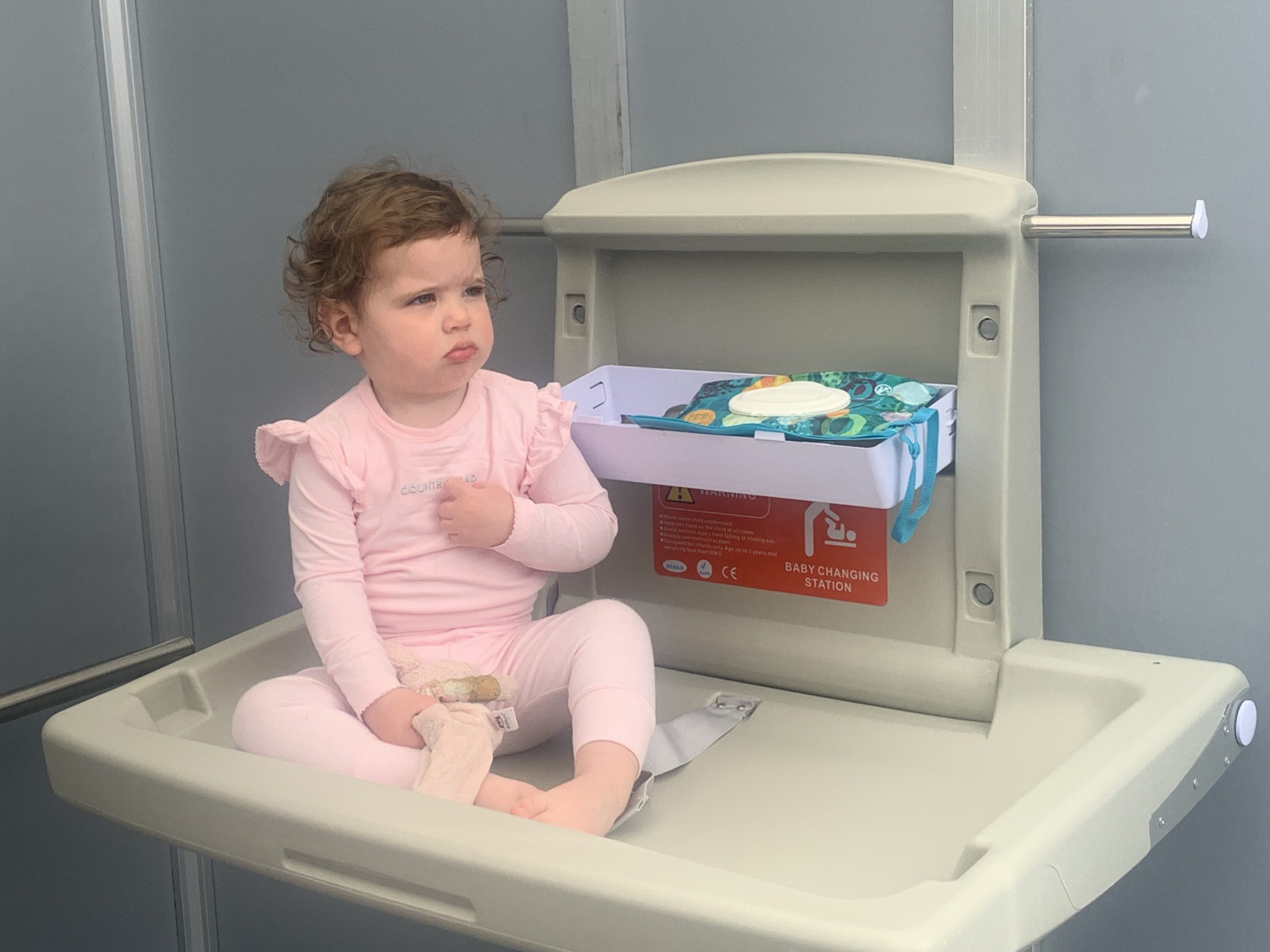 Touch-free hygiene station for events and construction sites